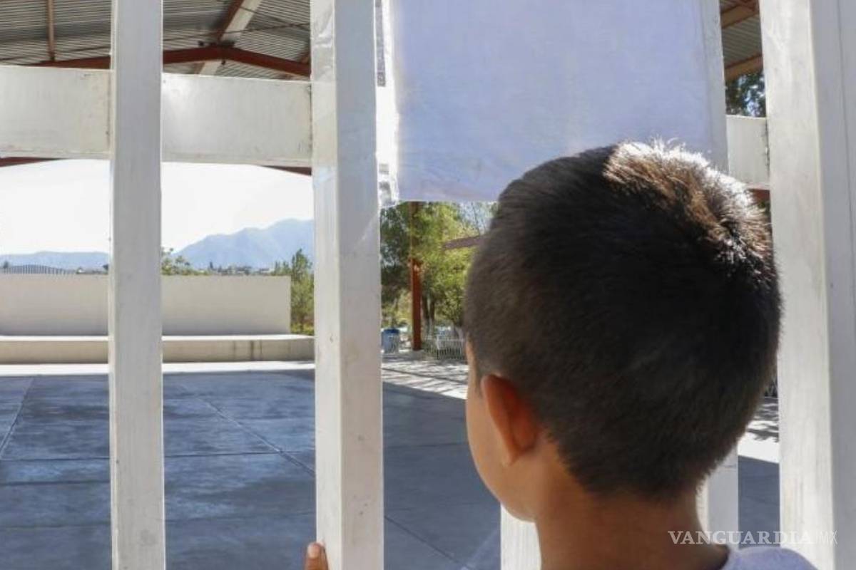 Cierran primaria de Múzquiz tras disputa entre maestros, directivos y padres por presunto acoso laboral