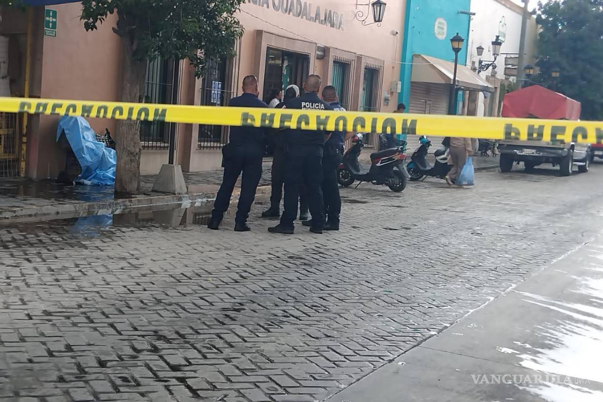 $!Policías municipales y estatales acordonaron el sitio mientras peritos realizaban las investigaciones.