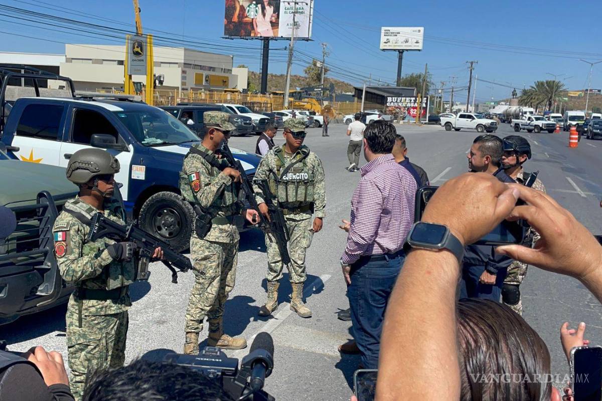 $!Este sábado, unidades de la Policía Estatal, el Ejército Mexicano y la Secretaría de Marina recorrieron los principales bulevares de Saltillo como parte de un operativo preventivo que abarca toda la Región Sureste.
