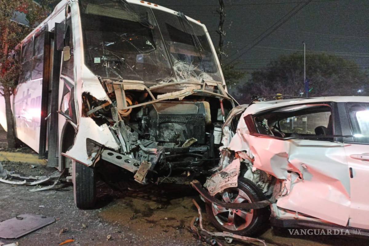 Saldo de 33 lesionados en choque múltiple, en Nuevo León