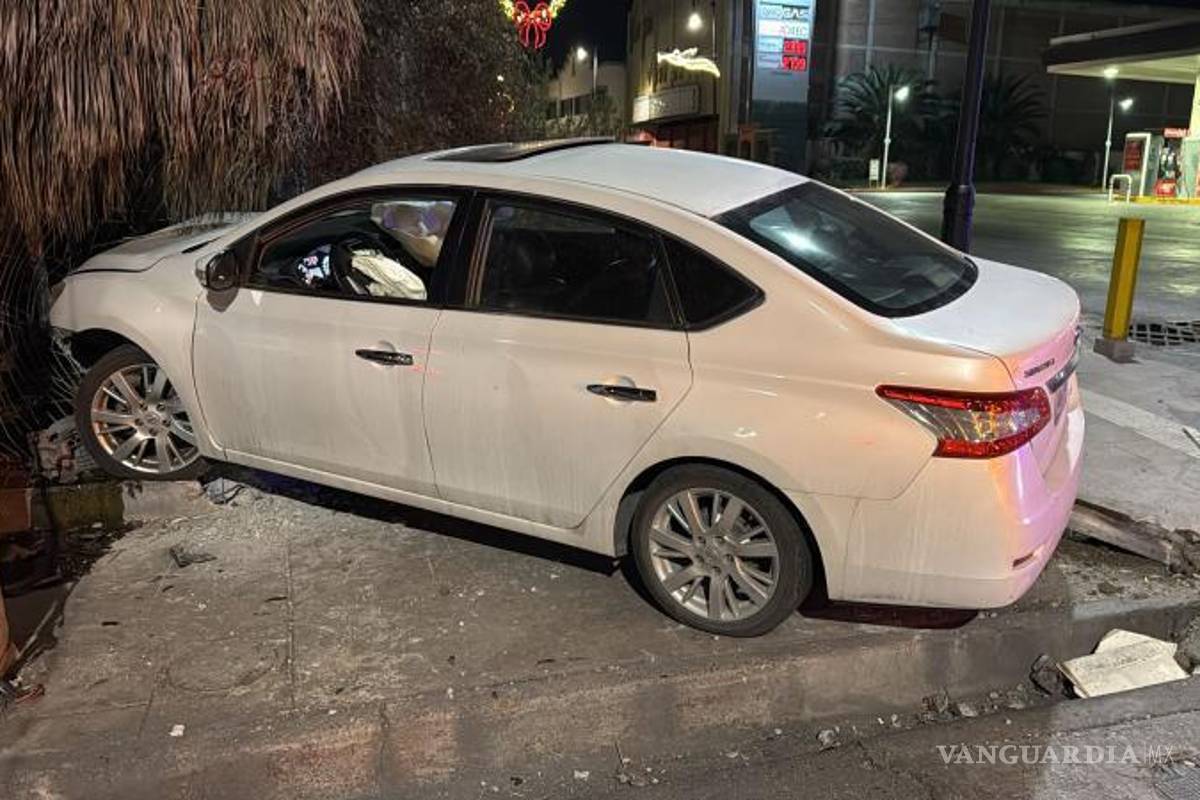 $!El automóvil, con reporte de robo en Nuevo Laredo, quedó bajo custodia de la FGE.