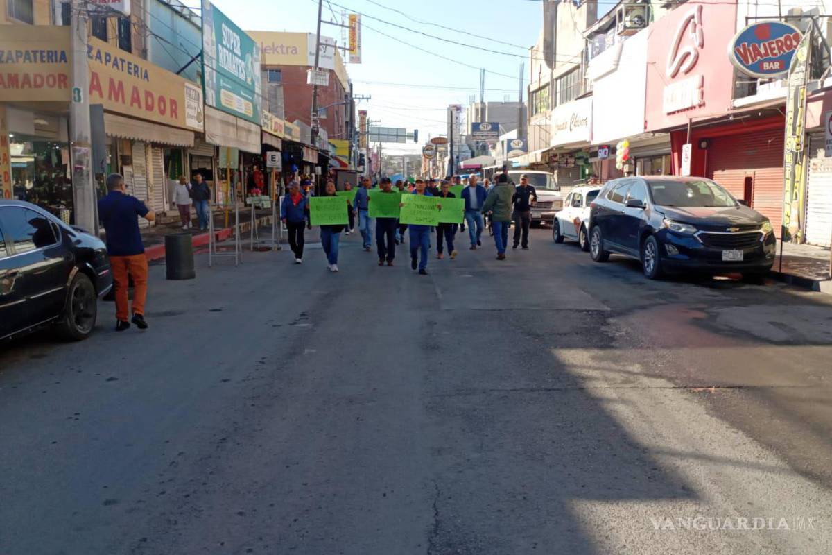 $!Extrabajadores de AHMSA marchan en Monclova y anuncian plantones en Palacio Nacional tras prórroga de subasta