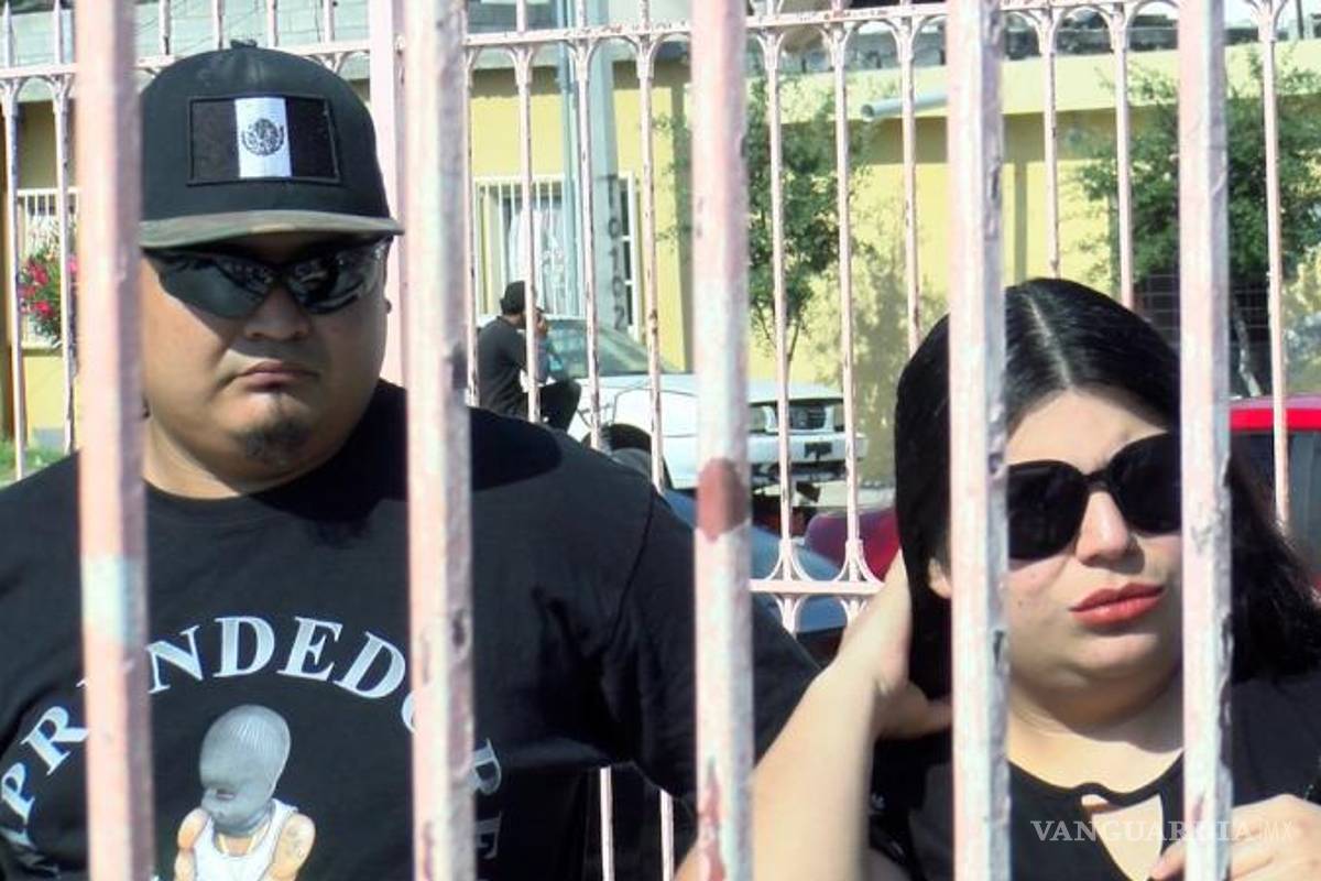 $!Dominic, de siete años, se niega a asistir a clases tras sufrir golpes de sus compañeros de sexto grado, aseguran sus padres.