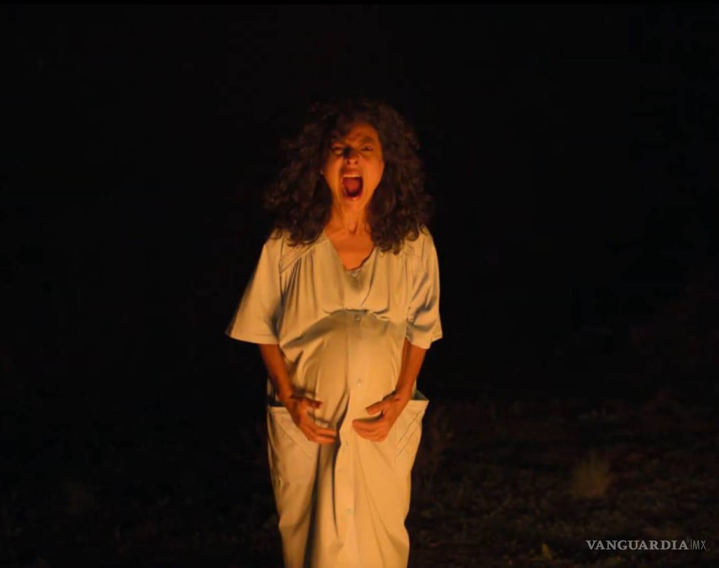 $!Espinoza es una actriz mexicana que se formó en el mundo del teatro, estudió actuación en la Universidad Veracruzana y formó parte de la Compañía Titular de Teatro de la UV del 2009 al 2013.