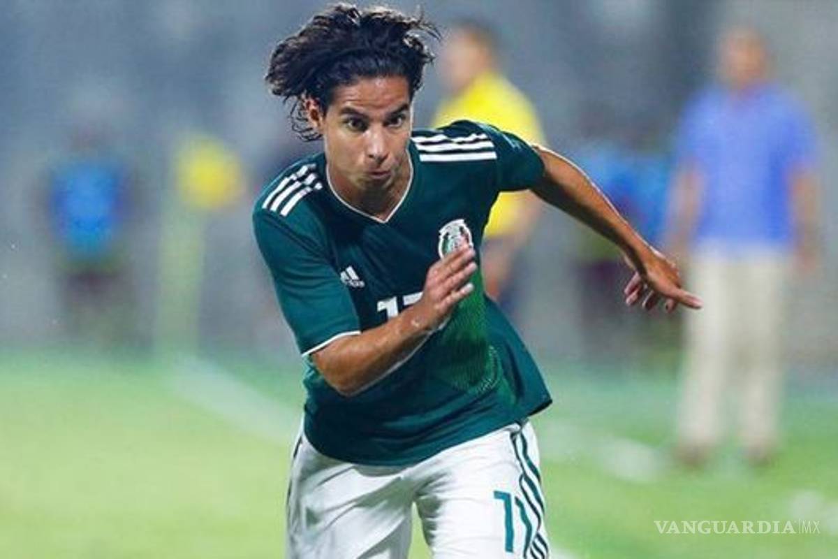 &quot;Agarran al morro que no sabe&quot;... Andrés Guardado regaña a Lainez por dar entrevista en su arribo a EU (Video)