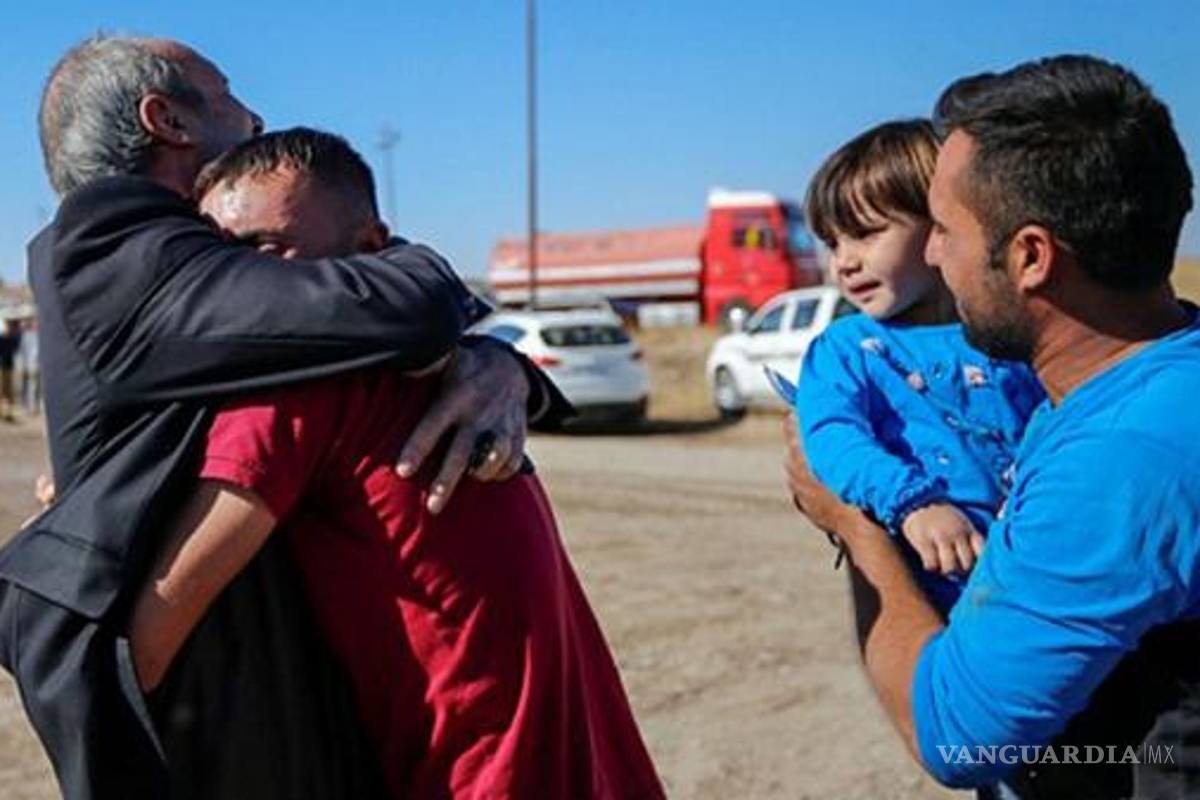 $!Conmovedor reencuentro de una familia iraquí tres años después de ser separada por ISIS en Mosul