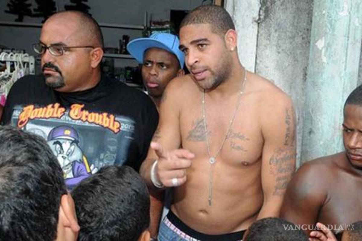 De triunfar en Europa a pagar protección para vivir en una de las favelas más peligrosas de Brasil