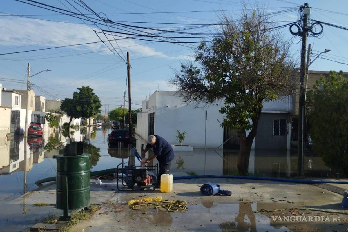 Genera lluvia encharcamientos en colonias y vialidades de Torreón; activan operativo de atención