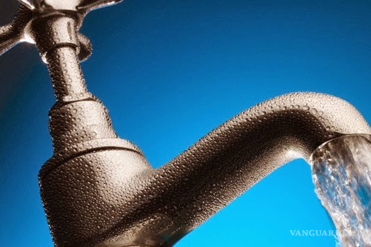 ¿Los decretos firmados por EPN privatizan el agua? Esto dicen especialistas, ONG y el gobierno