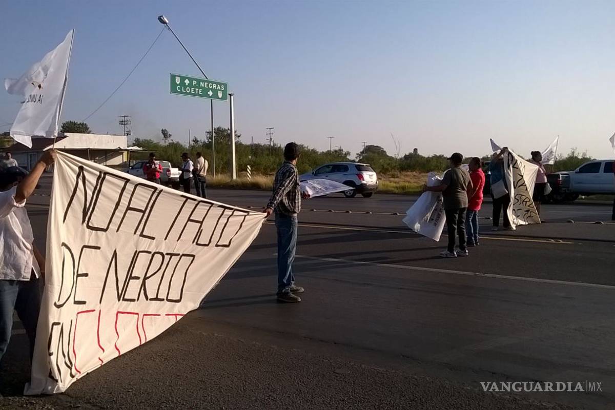 Bloquean carretera 57 en Sabinas por minas de carbón que ponen en riesgo a ciudadanos