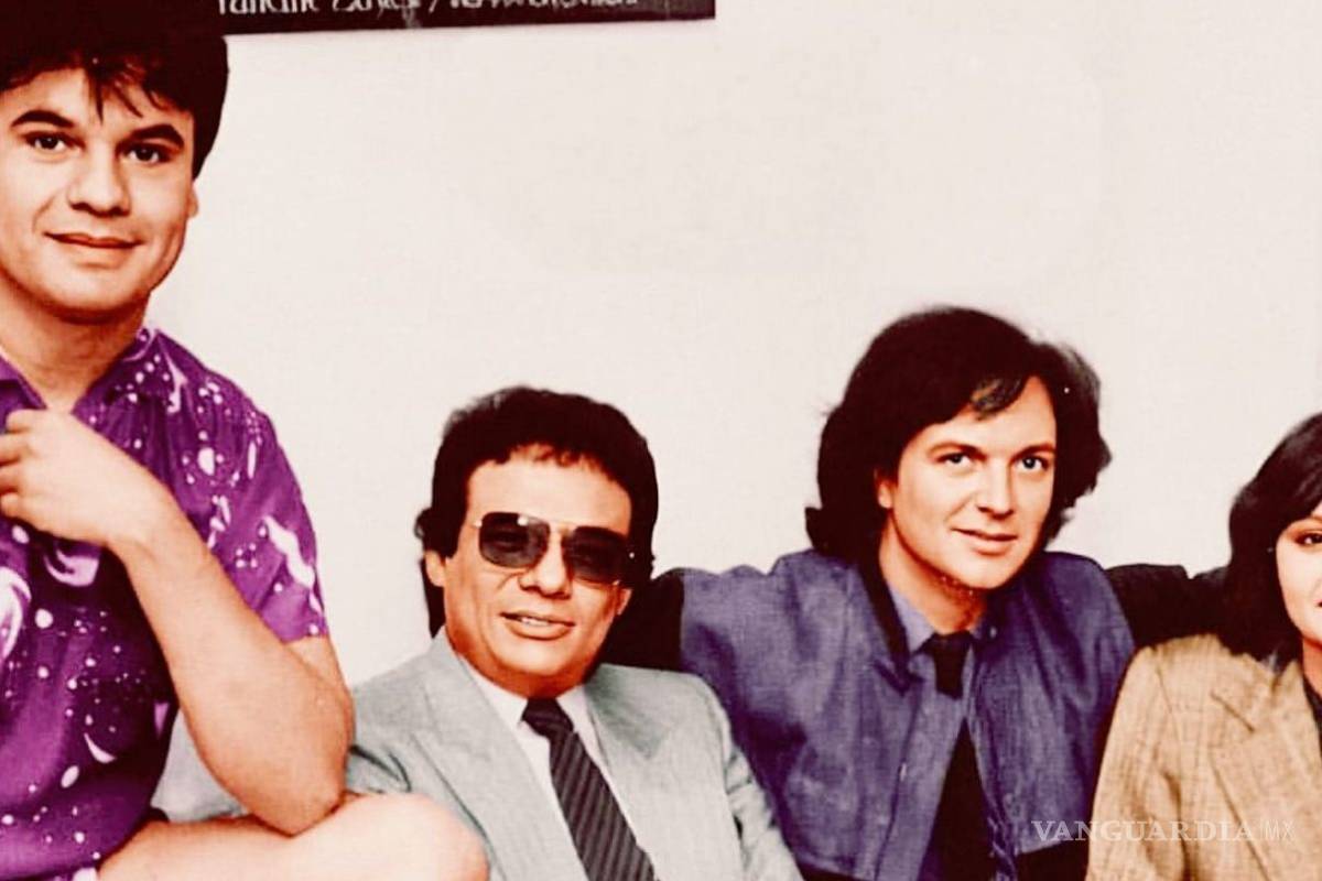 $!Foto icónica de José José, Juan Gabriel, Dúrcal y Camilo Sesto, fue recortada; esta es la foto original