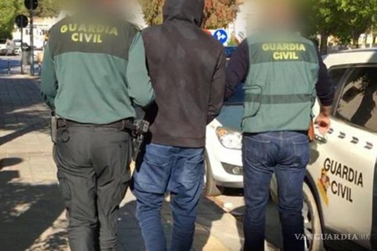 Violó durante años a sus tres hijas de 8, 13 y 17 años, ¡con el consentimiento de su madre!