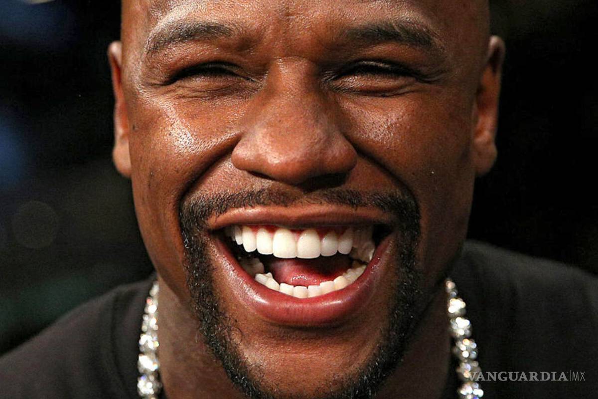 Mayweather revela vergonzosa foto de De La Hoya: lo 'balconea' en mallas y tacones