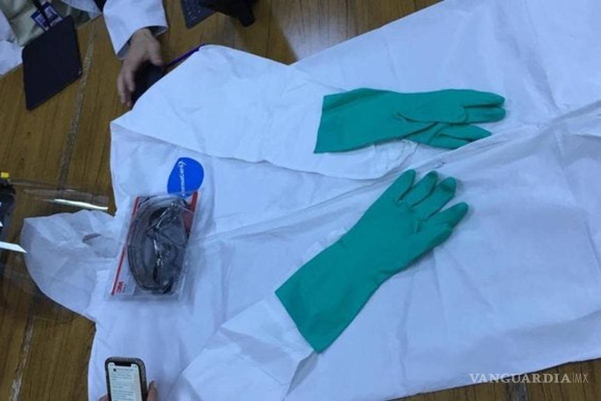 Guantes de limpieza y caretas para albañil... así combatirá el gobierno de AMLO al coronavirus en el IMSS (fotos)