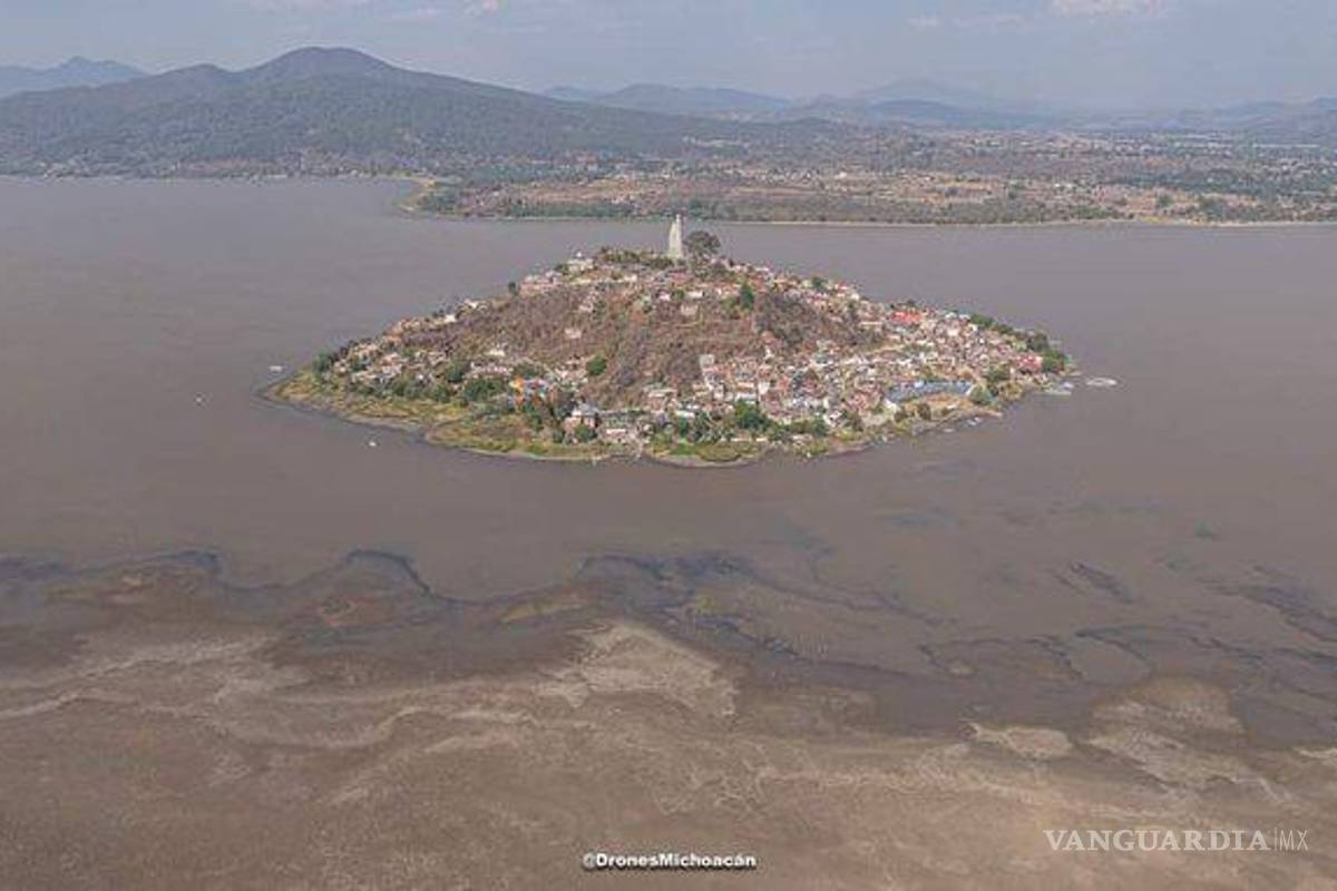 ‘Agoniza una parte del lago de Pátzcuaro’, advierten comuneros