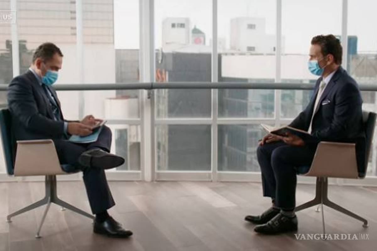 'Hay retrasos, pero sí hay vacunas', responde Arturo Herrera a Loret de Mola (Video)