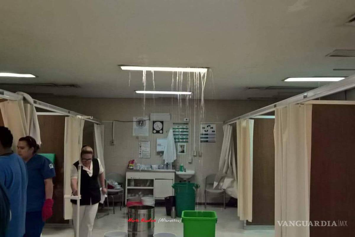 No son fuentes ni cascadas... lluvia se filtra e inunda clínica 7 del IMSS en Monclova