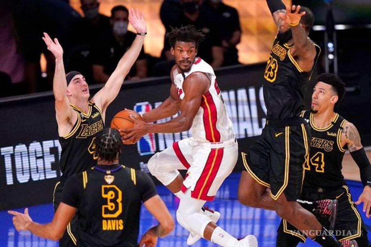 Jimmy Butler se transformó en Jordan y el Heat revive ante Lakers