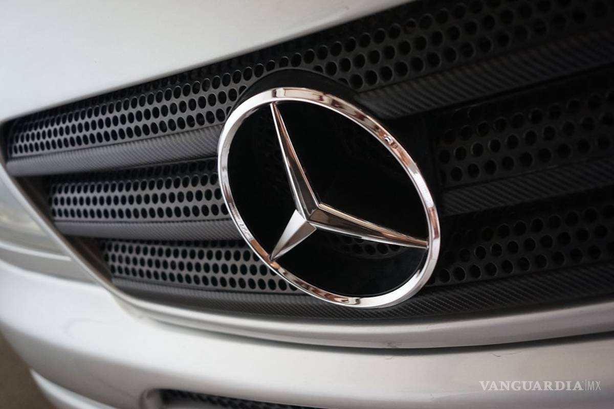 Otro escándalo automotriz, Alemania dejó a Mercedes-Benz usar gases prohibidos