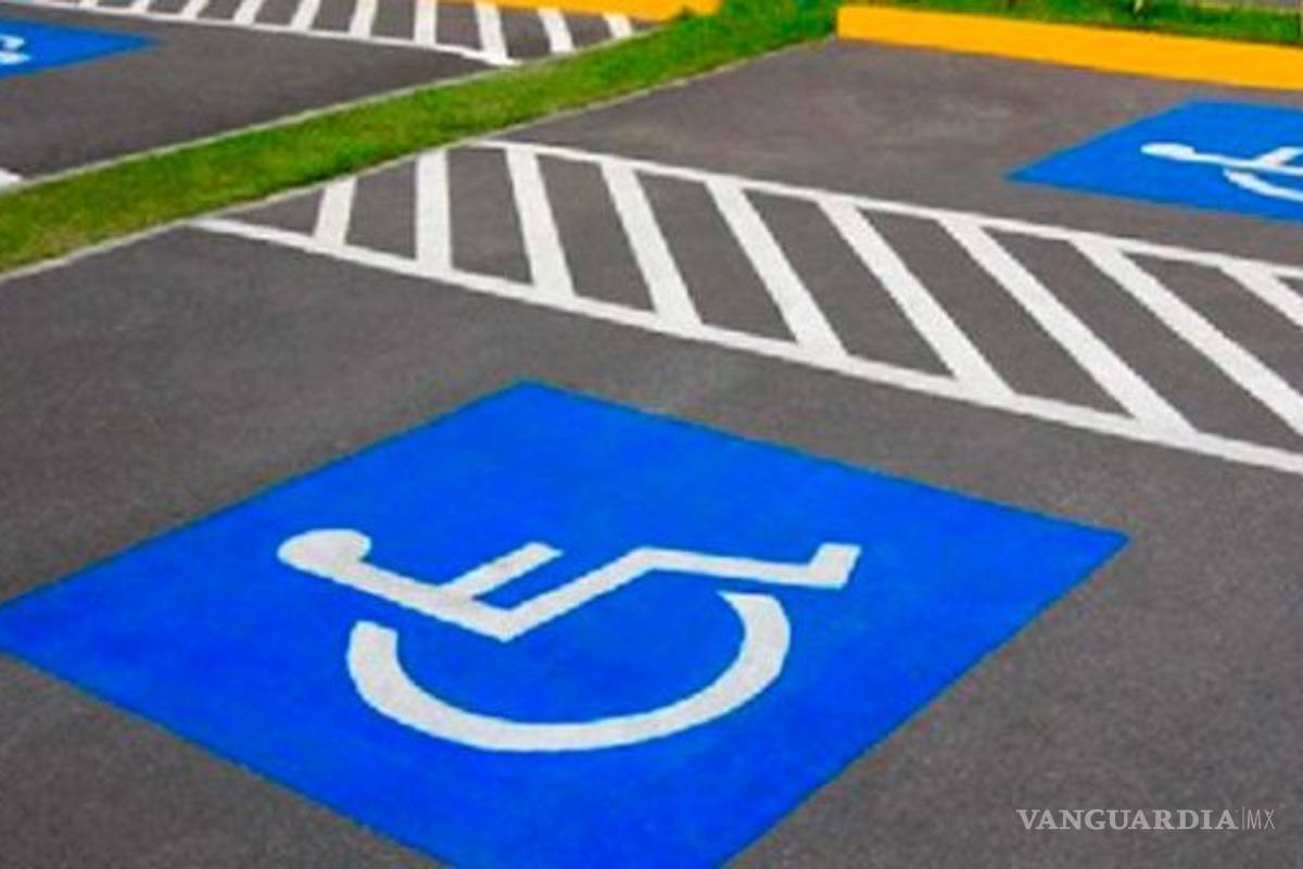 Aplicarán en Coahuila multa de 17 mil pesos a quien se estacione en lugares para discapacitados
