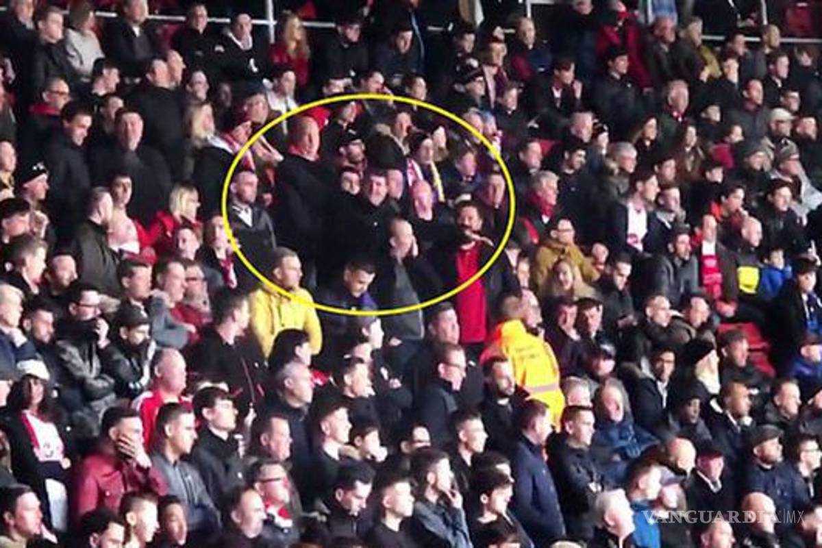 Arrestan a dos aficionados del Southampton por burlarse de la muerte de Emiliano Sala
