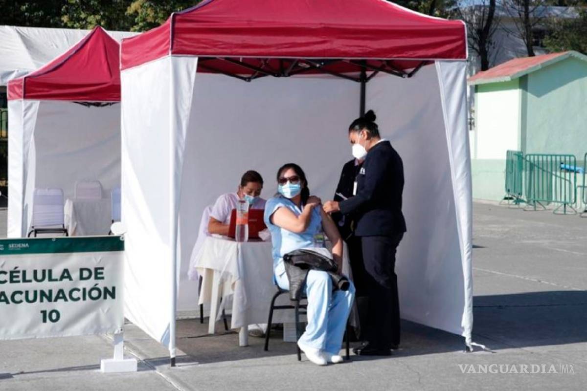 Doctora de Nuevo León es hospitalizada por reacciones secundarias de vacuna anticovid de Pfizer