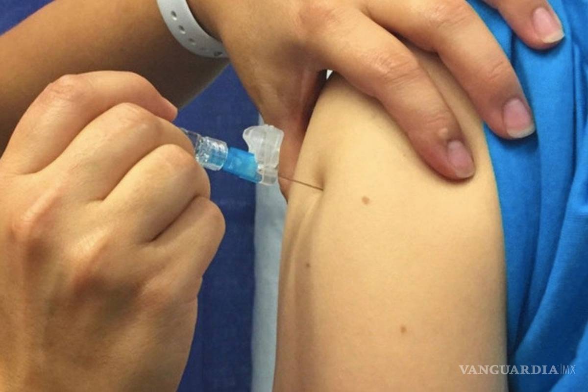 Autoriza Estados Unidos el uso de la vacuna de Moderna contra COVID-19