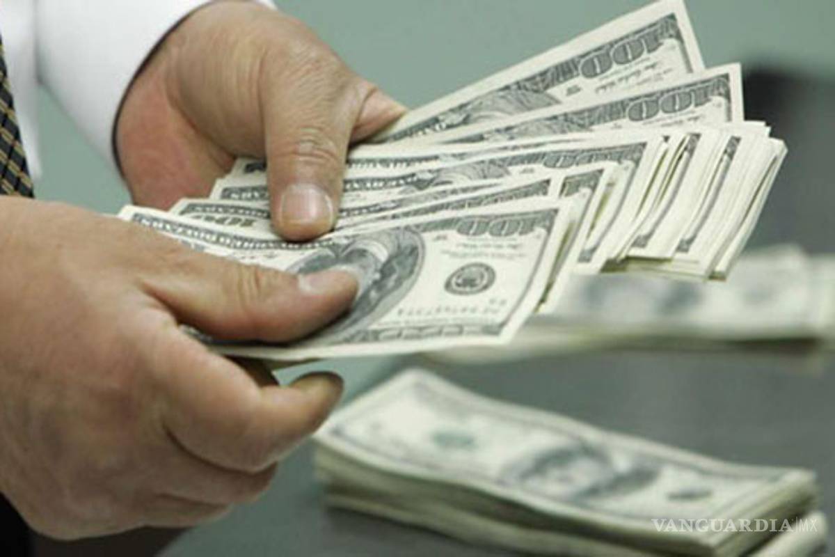 Dólar se vende en $17.53 en el AICM