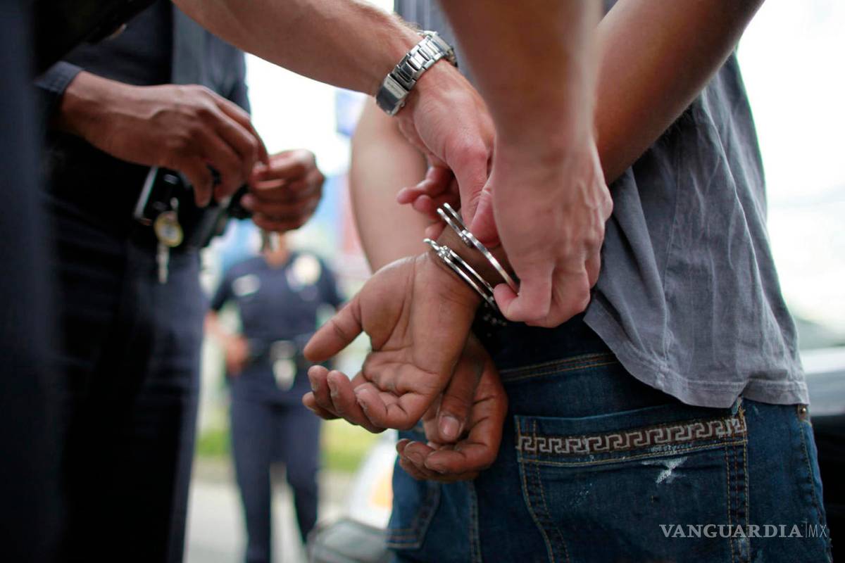 Hacía venta clandestina de cerveza cuando llega la policía