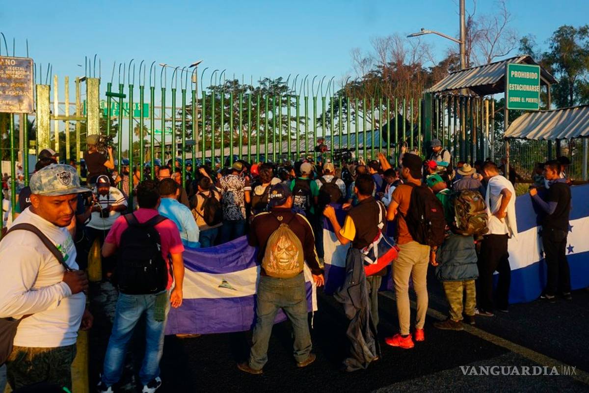 Caravana migrante dirige carta a AMLO para cruzar México; Segob responderá