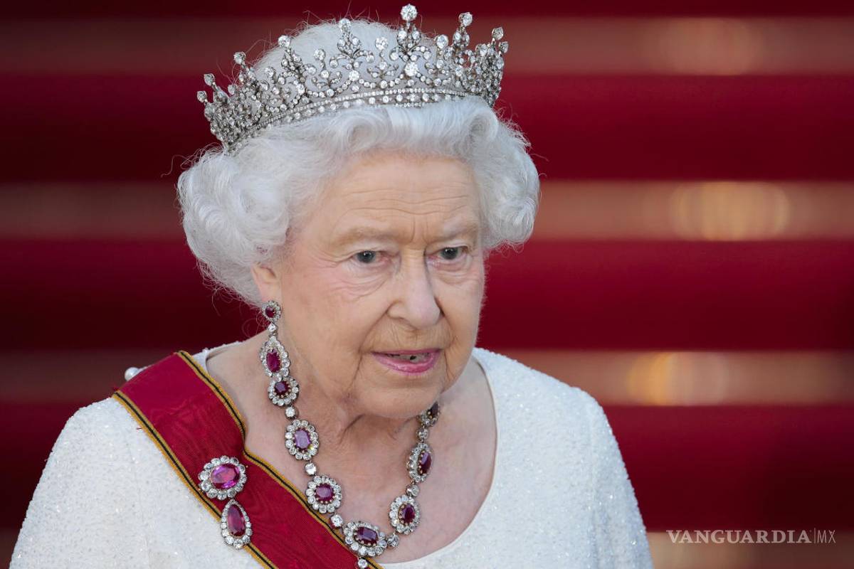 La Reina Isabel II es captada conduciendo sin cinturón de seguridad