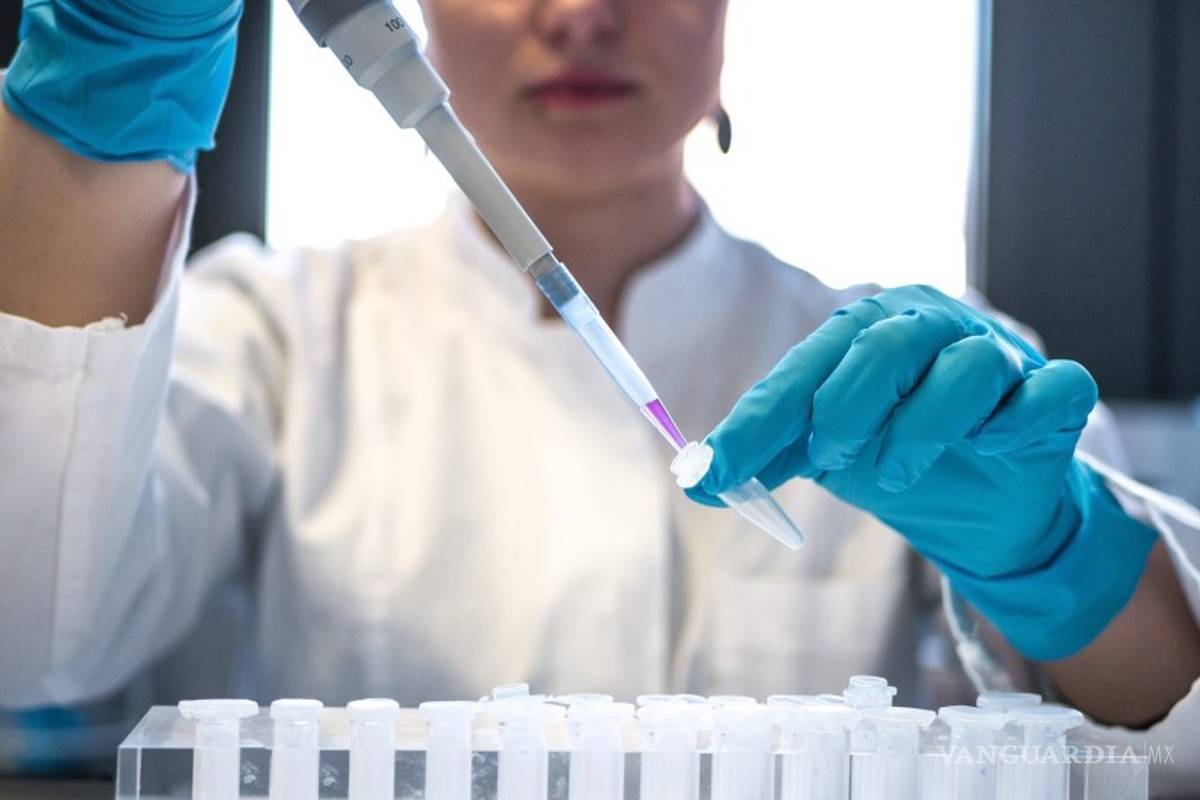 Pfizer inicia ensayo clínico de fármaco oral contra COVID-19