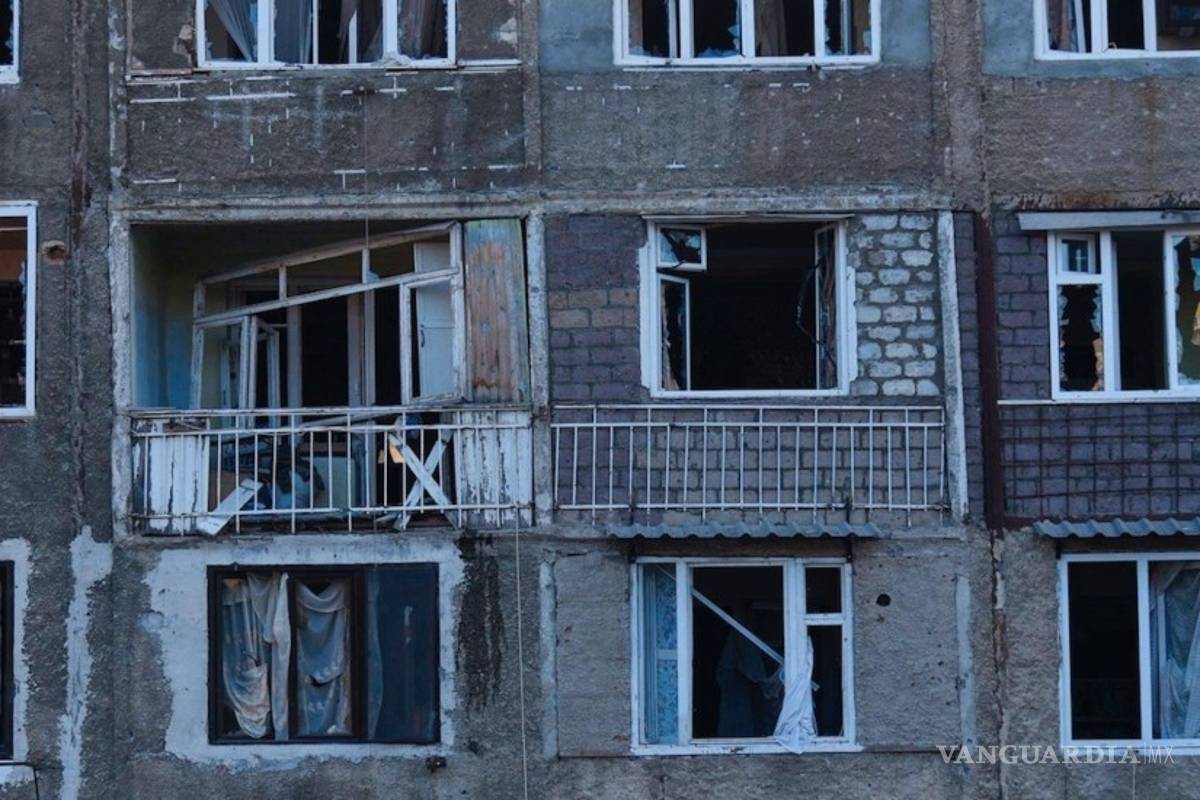 Azerbaiyán ataca con cohetes la capital de Nagorno Karabaj