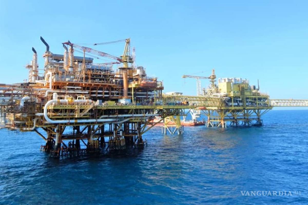 AMLO anuncia recorte en producción petrolera y cierre de válvula en nuevos pozos