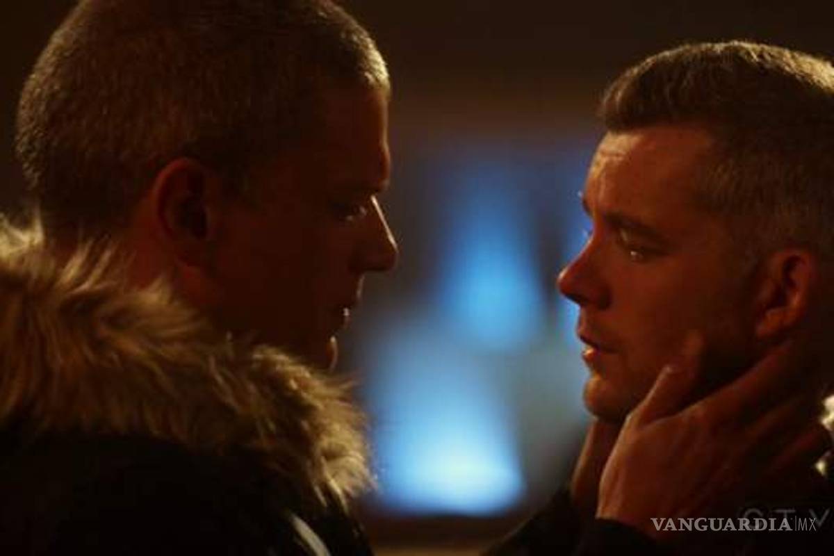 Wentworth Miller y Russell Tovey tienen beso de super héroe gay en Flash (+Video)