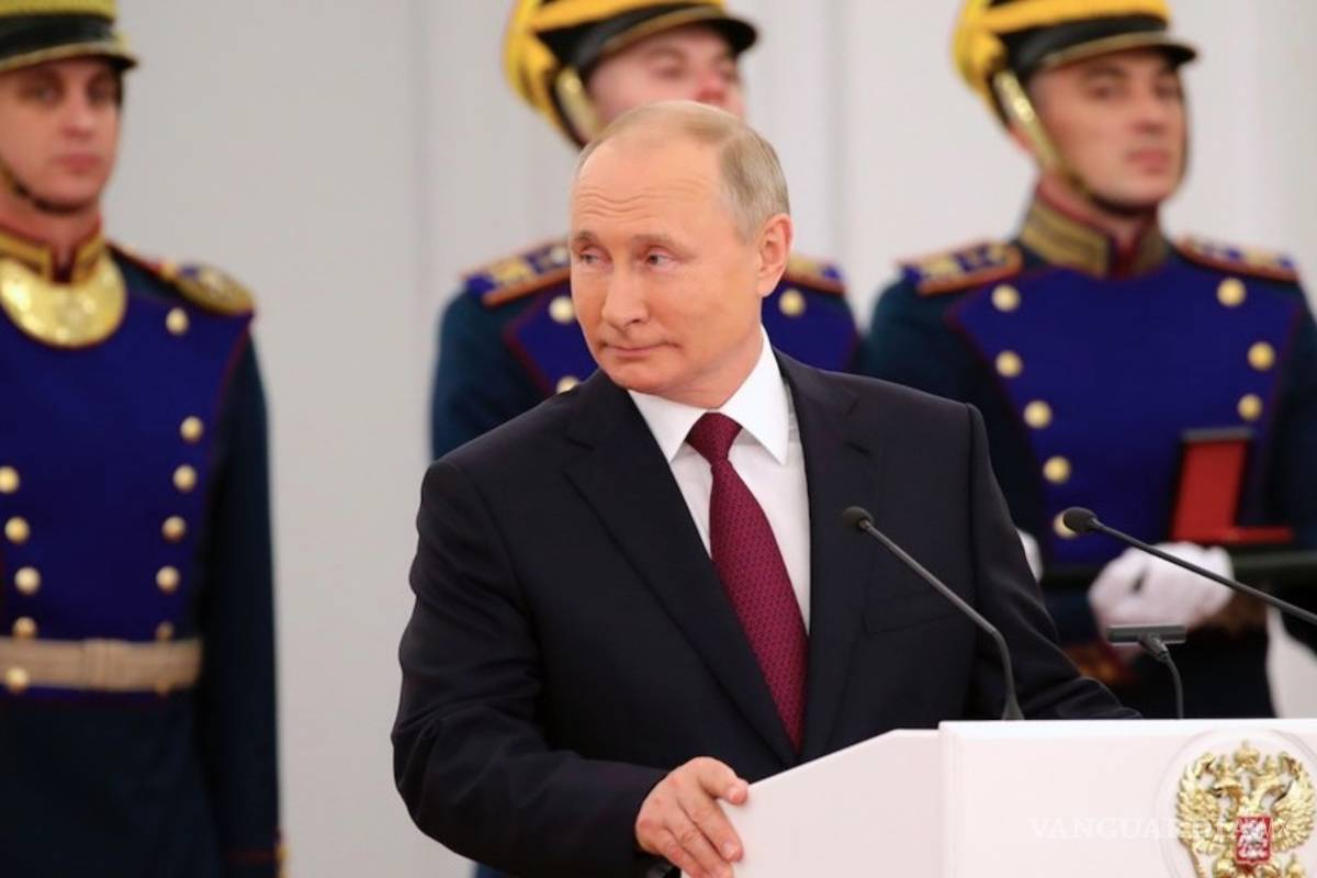 Vladimir Putin premia a creadores de la vacuna Sputnik V