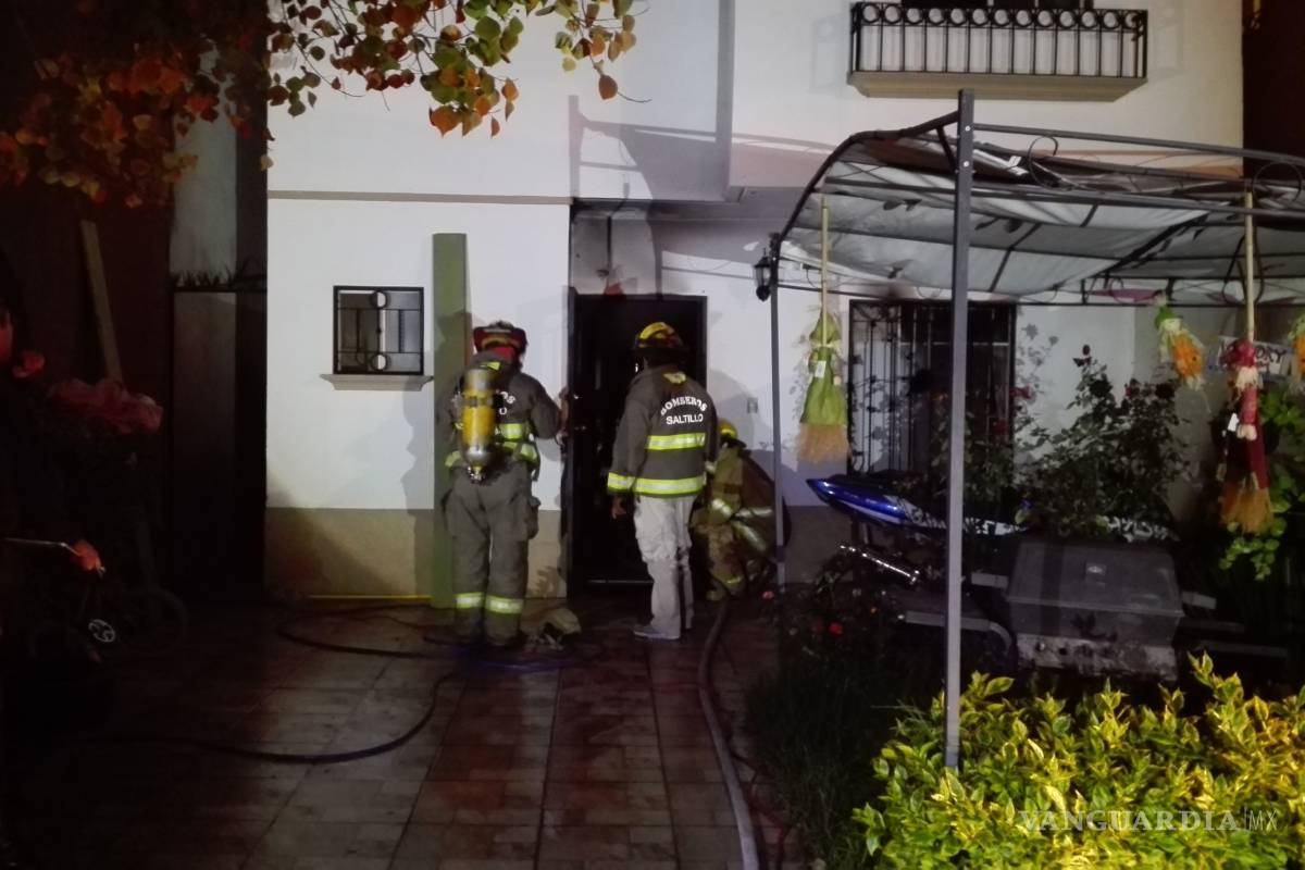 $!Se incendia casa; se salvan 4 menores en Saltillo