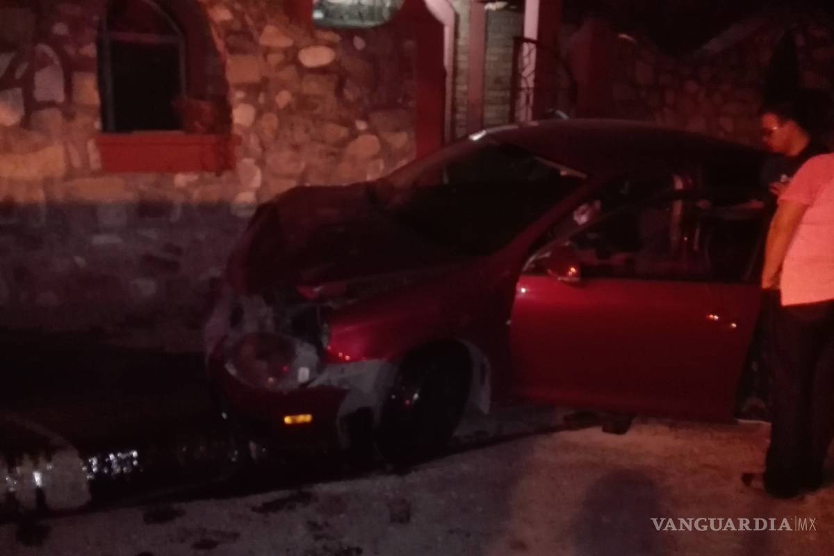 Sujeto abandona a joven luego de provocar accidente en Saltillo