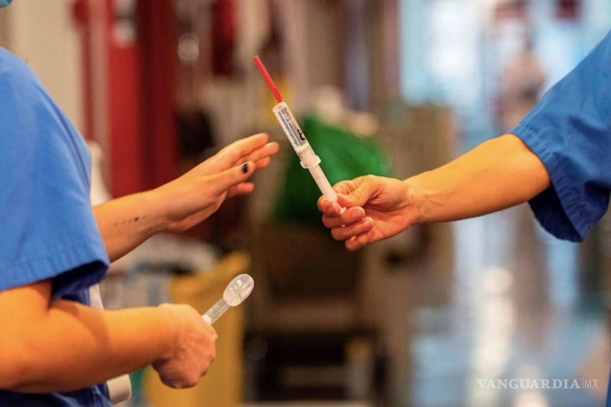 España comenzará vacunación voluntaria contra COVID-19 en enero