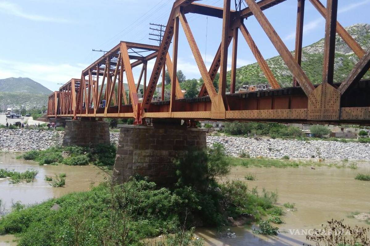 Cierran en Torreón pasos a Gómez Palacio por la avenida del río Nazas