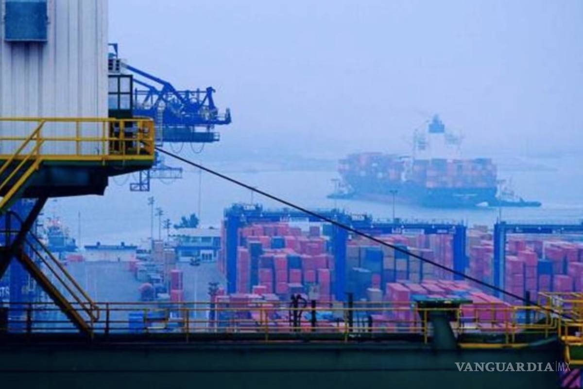 Llega gas licuado a México... pero mal tiempo impide su descarga