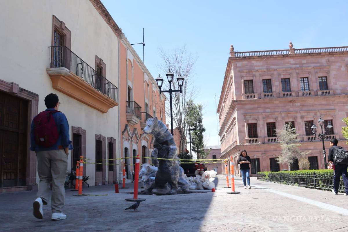 Llega familia de osos al Paseo Capital de Saltillo