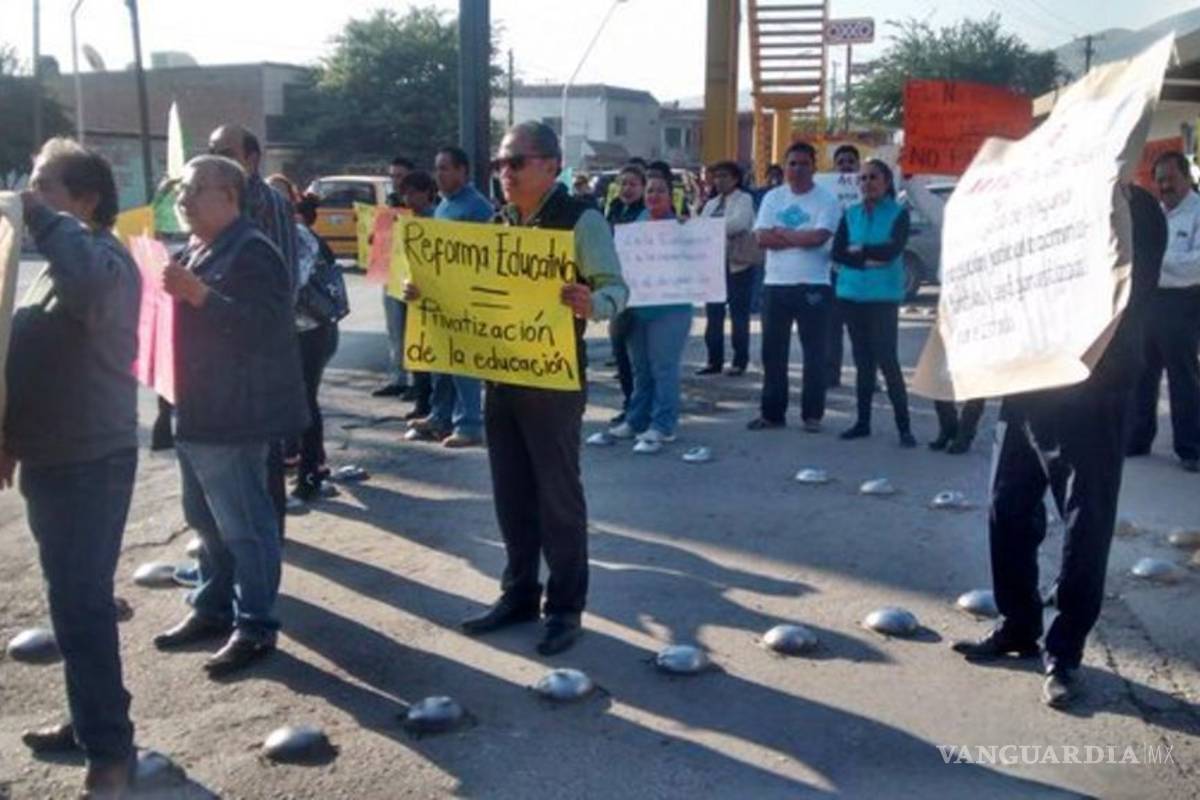 Maestros de la Sección 35 del SNTE siguen reclamando sus ahorros