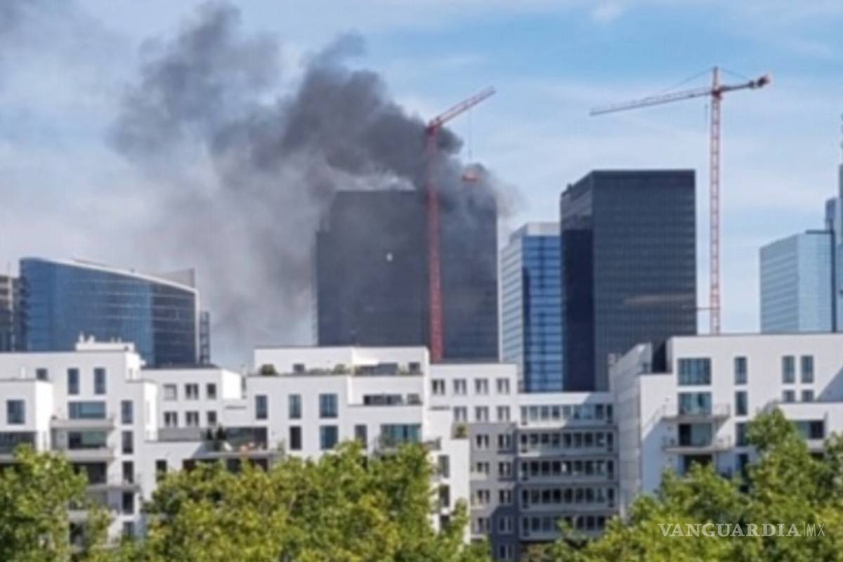 Se incendia torre del World Trade Center de Bruselas, Bélgica