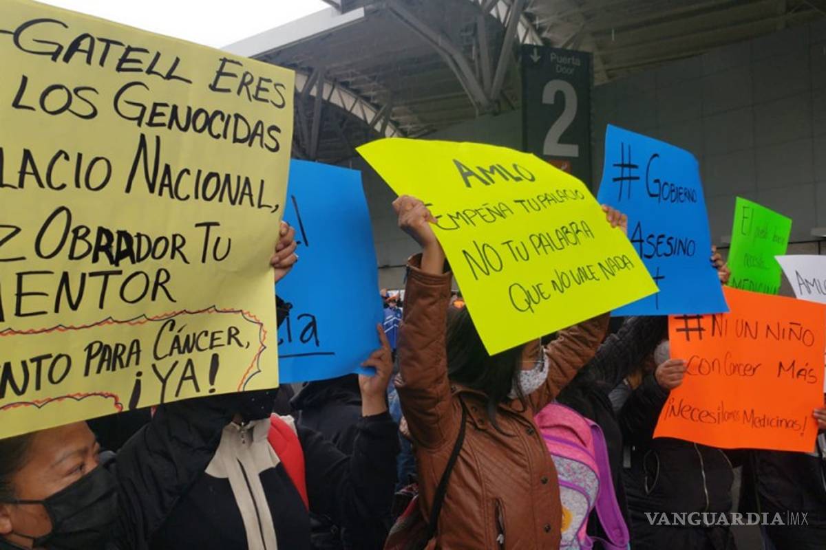 Papás de niños con cáncer presentarán demanda ante FGR contra López-Gatell