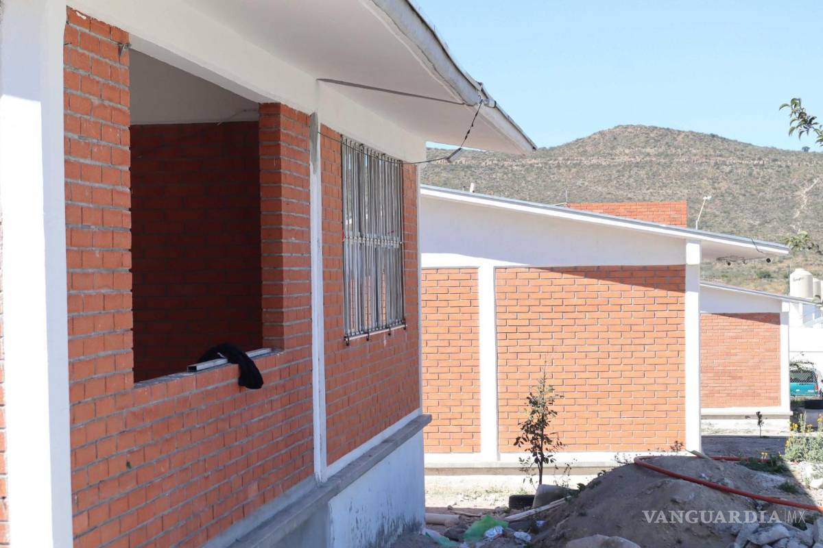 Con ligero retraso, entregan aulas en la primaria ‘Javier López del Bosque’, en Saltillo