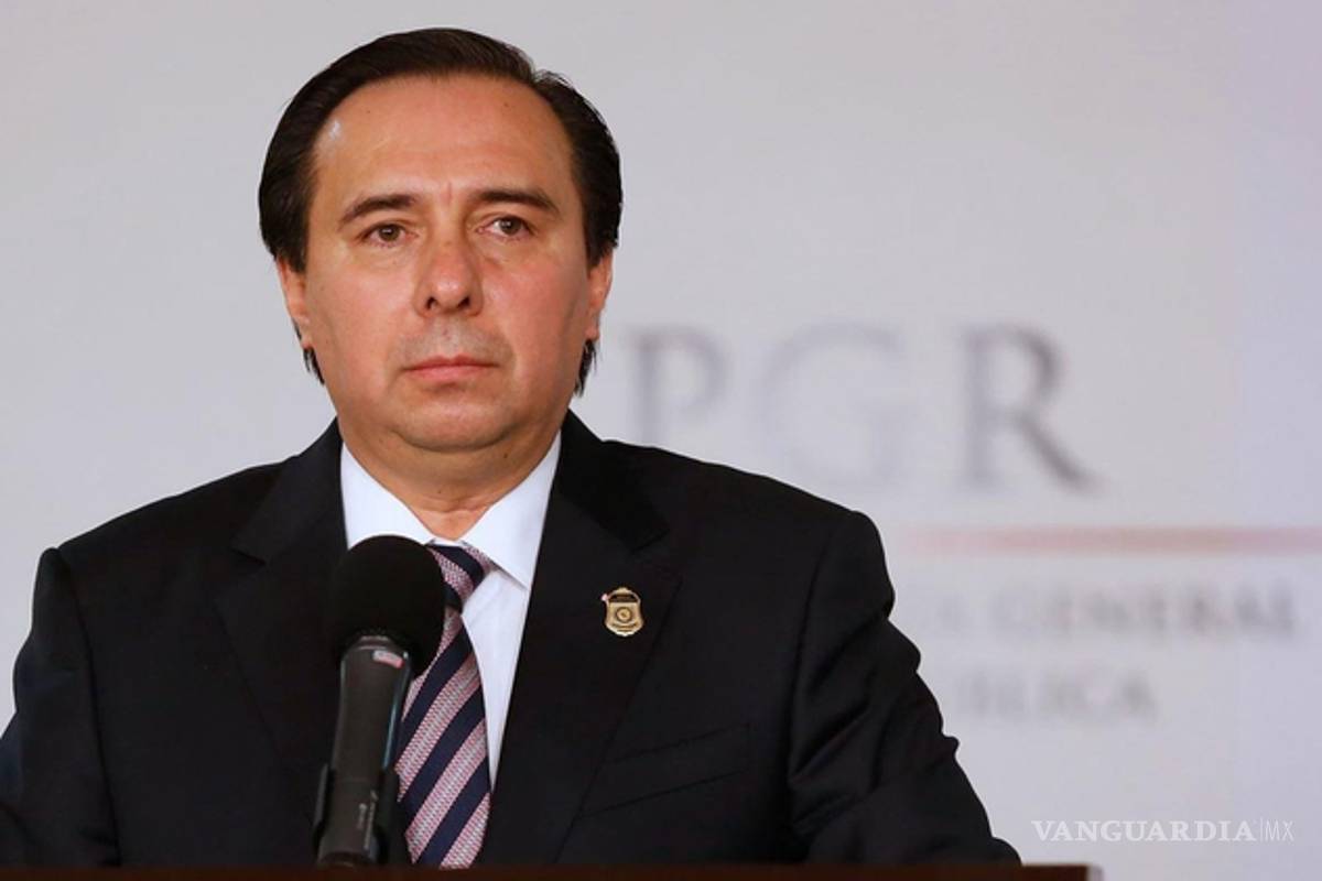 Emiten ficha roja para detener a Tomás Zerón por alterar pruebas del caso Ayotzinapa; huyó del país