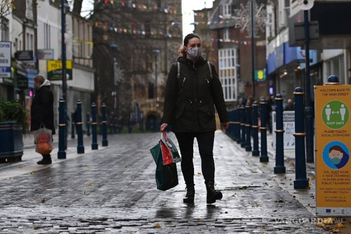 Médicos británicos piden apoyo y protección ante el incremento de la pandemia