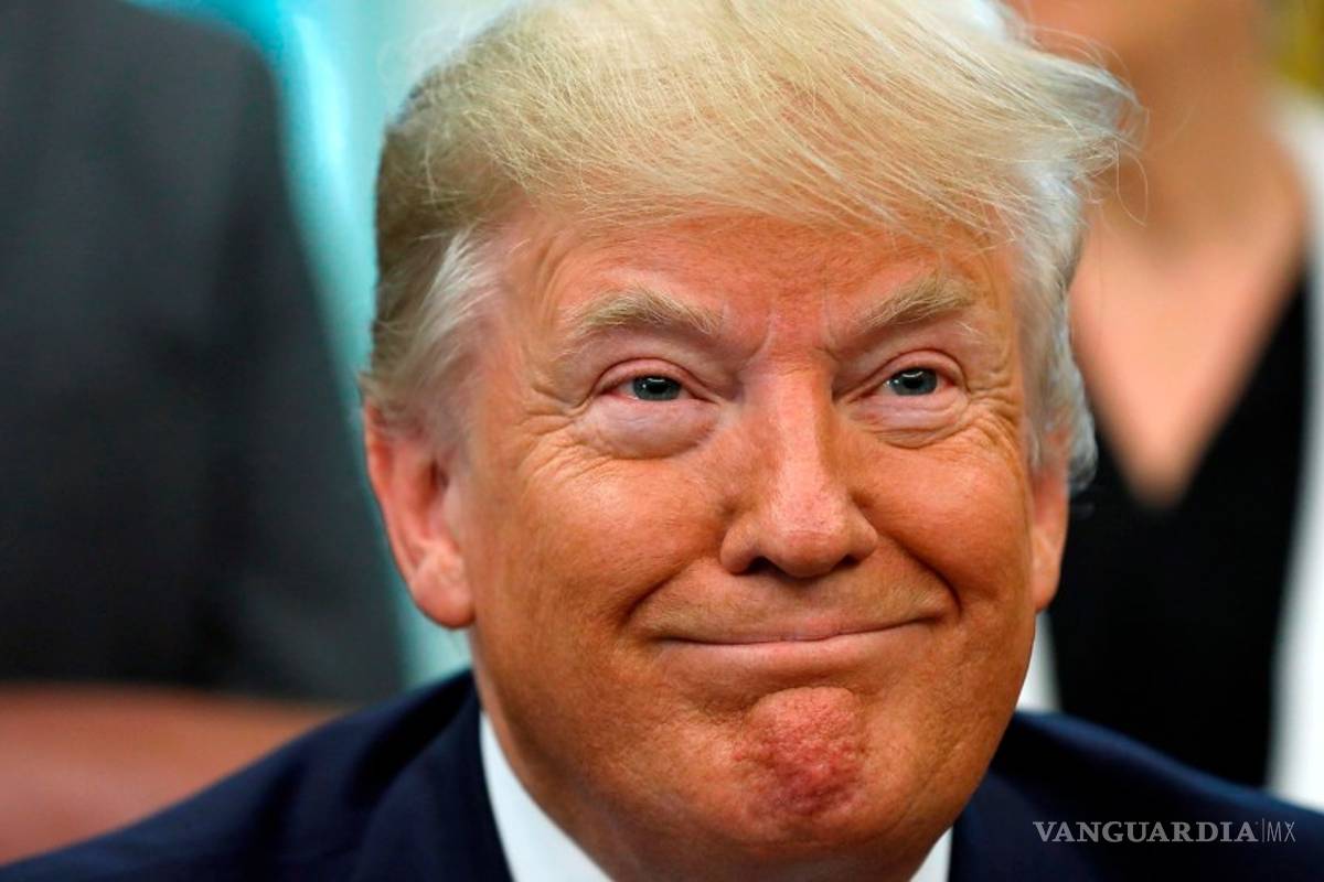 Trump se burla de la estatura de Bloomberg, aspirante demócrata; lo llama ‘Mini Mike’