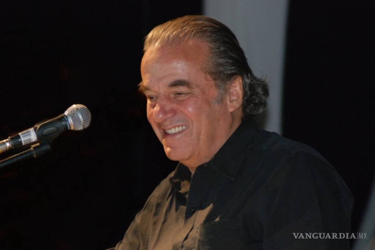 AMLO envía un saludo al compositor Óscar Chávez que dio positivo por COVID-19